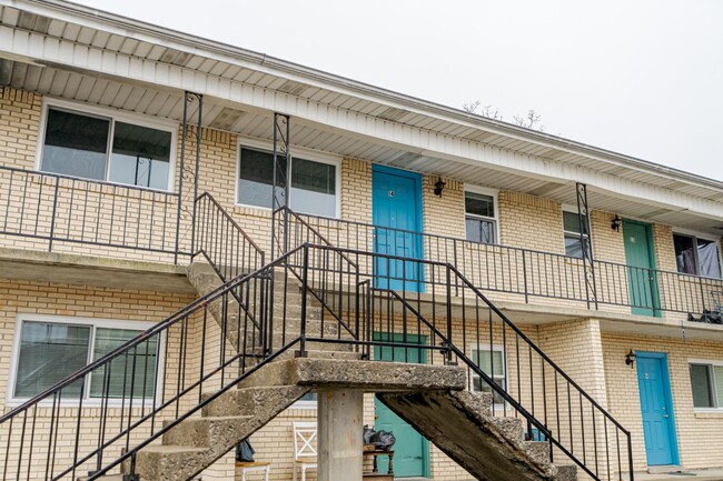 Building Photo - 209 N Woodland Dr