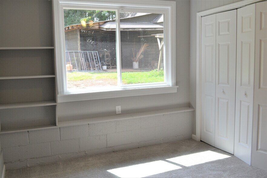 Building Photo - 1375 Nelms Dr