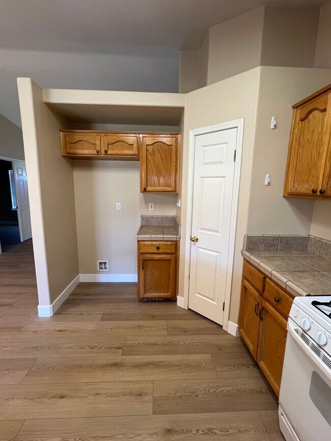 Building Photo - 4205 Serene Oak Dr