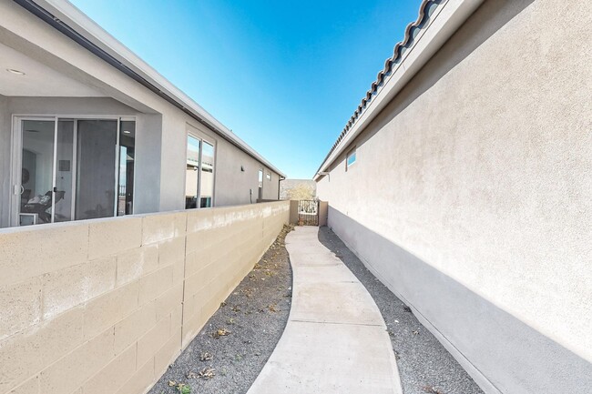 Building Photo - 6405 Kings Cyn Cv NE