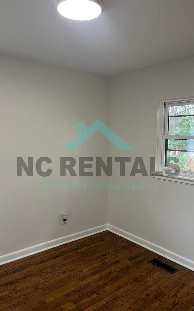 Building Photo - 1212 Red Oak Ave