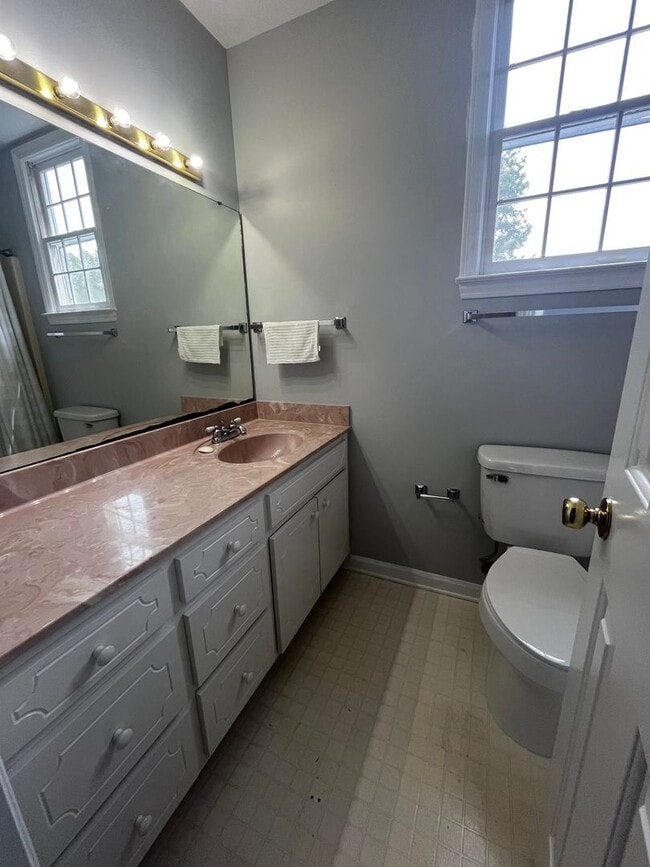 Building Photo - Three Bedroom located in the Ghent Neighborhood