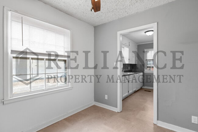 Building Photo - 3627 E 10th St N