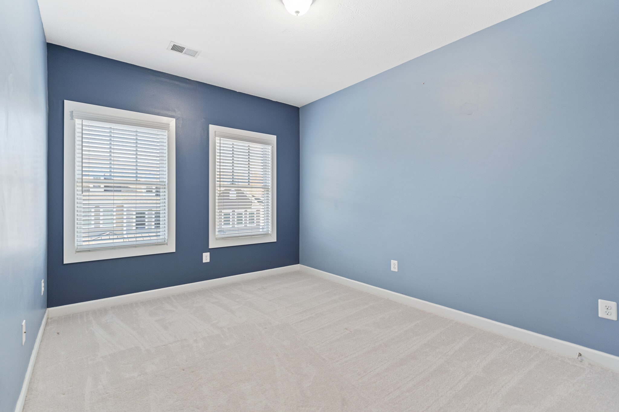 Building Photo - 337 Osona Ln