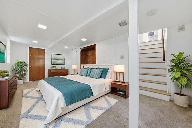 Building Photo - 4 Bed/2.5 Bath Multilevel Home with Amazing Views!