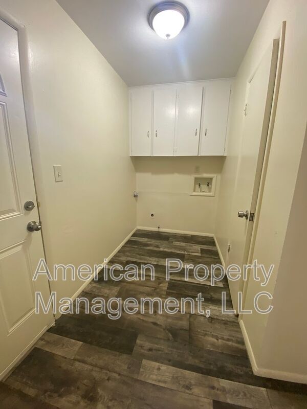 Building Photo - 1598 S 67th E Ave