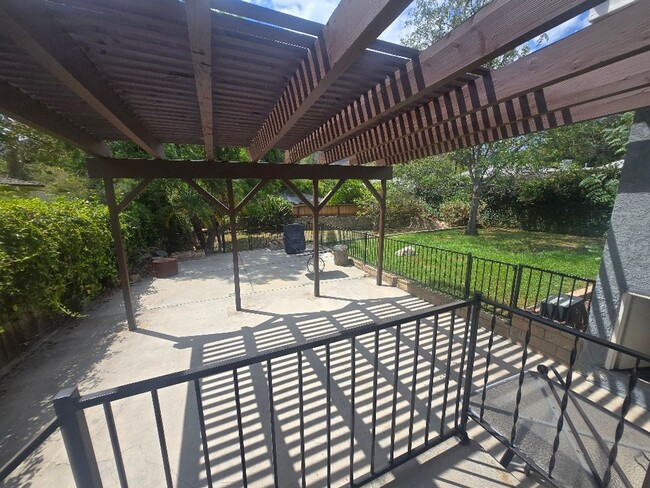 Building Photo - 2 Bedroom in La Crescenta
