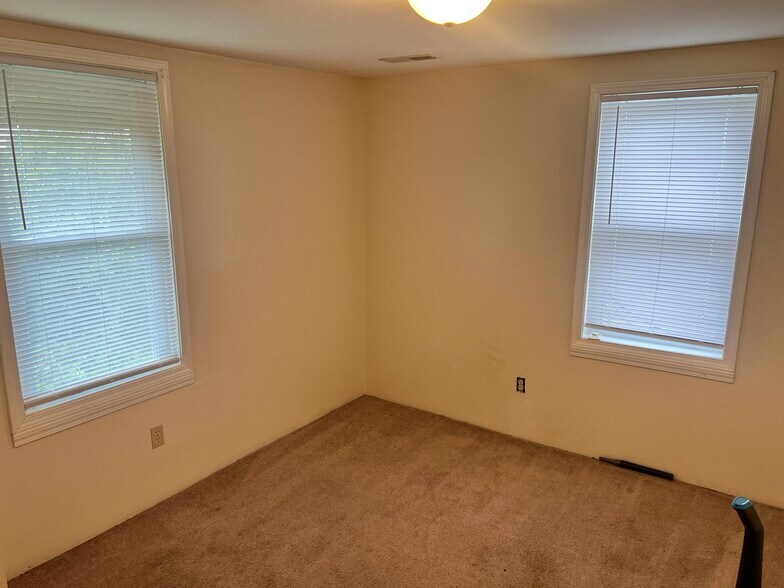 Bedroom 1 - 1014 Saint Marys Blvd