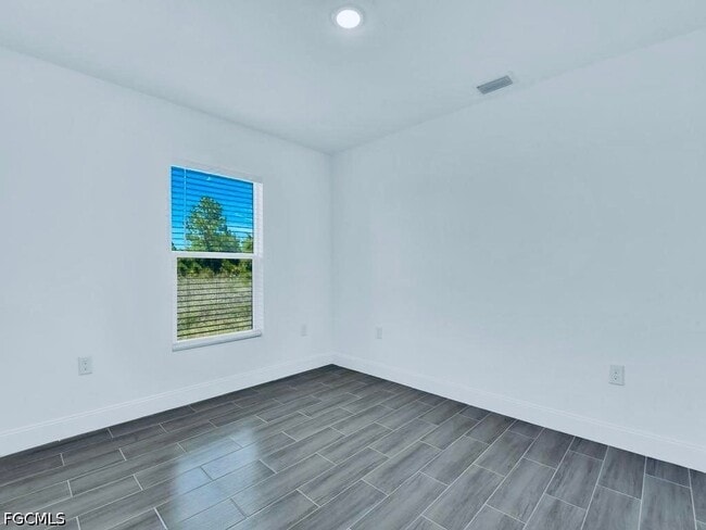 Building Photo - 851 Bedford Dr
