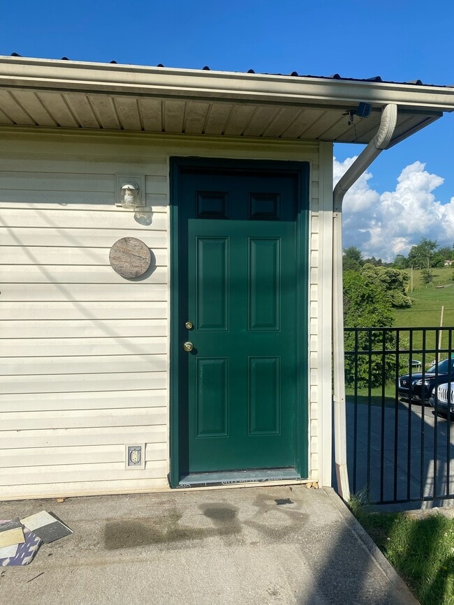 Building Photo - 2022 Kidwell Ridge Rd