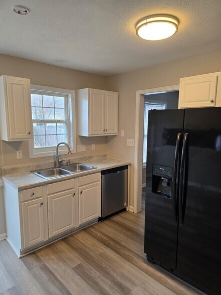 Building Photo - 630 Connaly Dr