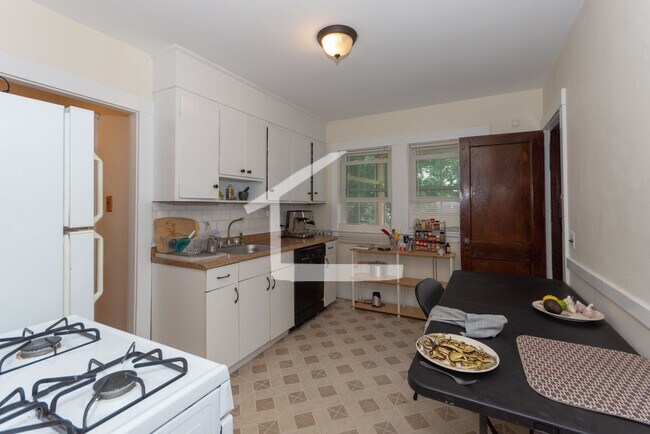 Building Photo - 64 Greycliff Rd