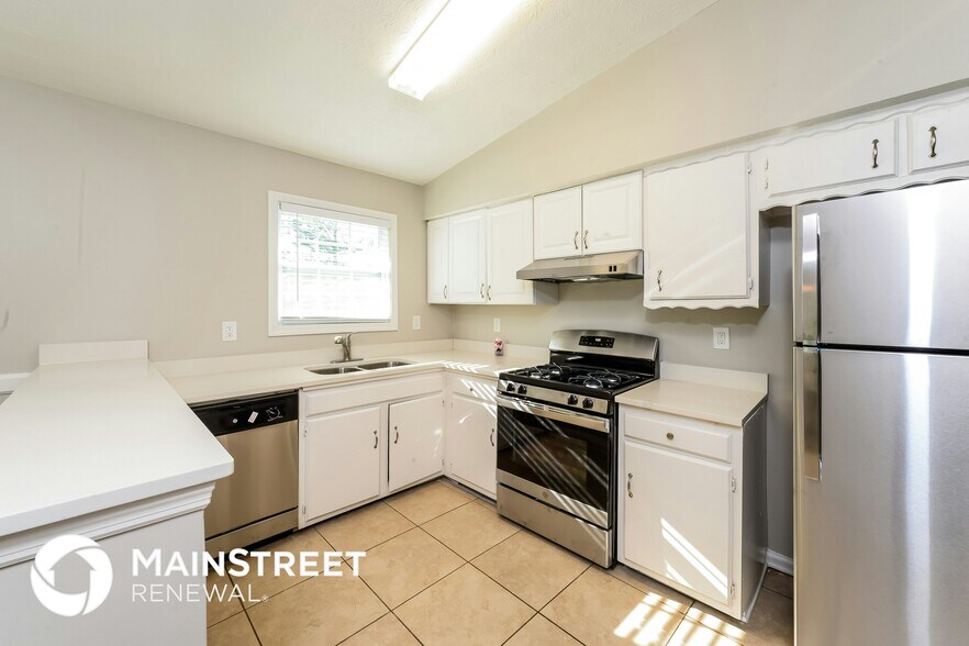 Building Photo - 8150 Flamingo Dr