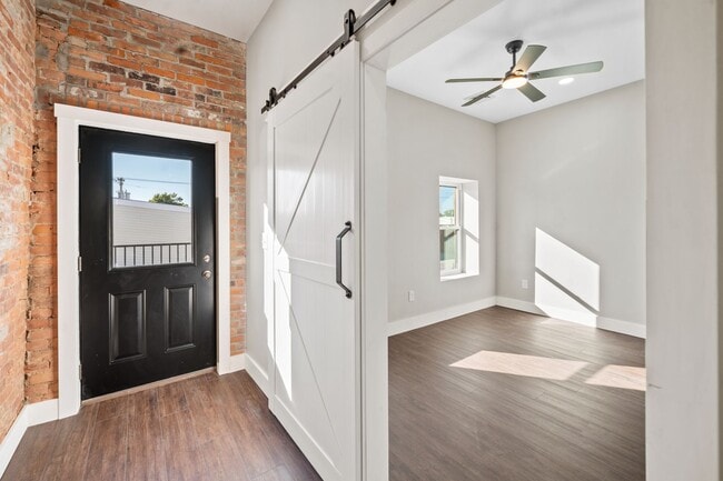Building Photo - Capel Lofts