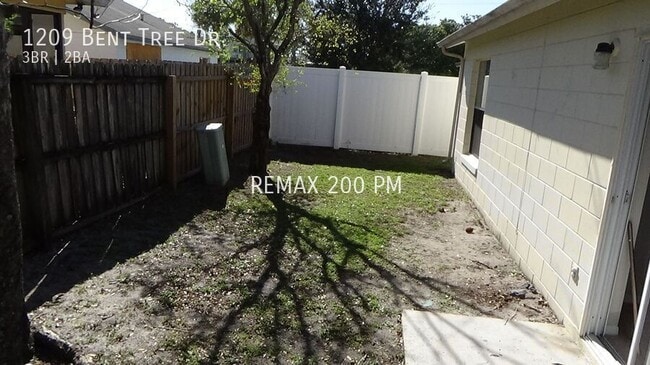 Building Photo - 1209 Bent Tree Dr