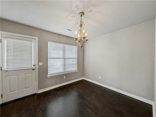 Building Photo - 3803 SW Carriageway Ave