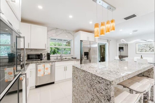 Building Photo - 4017 Monroe St