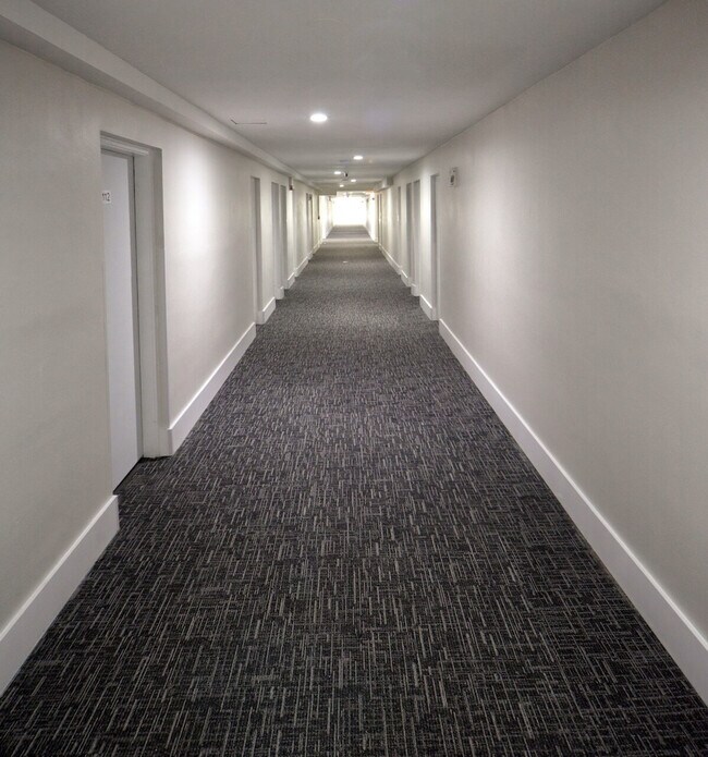 Building Photo - 1401 SE 15th St