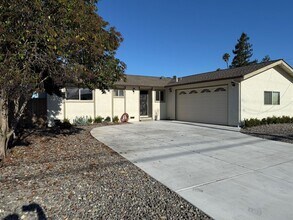 Building Photo - 3 Bedroom/2 Bathroom Single Story Home In Rohnert Park