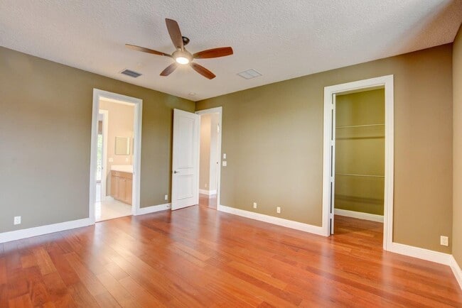 Building Photo - 6669 Cobia Cir