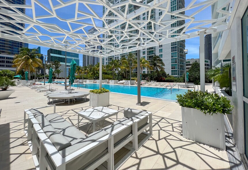 Building Photo - 951 Brickell Ave