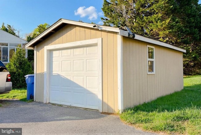 Building Photo - 1200 E Patuxent Dr
