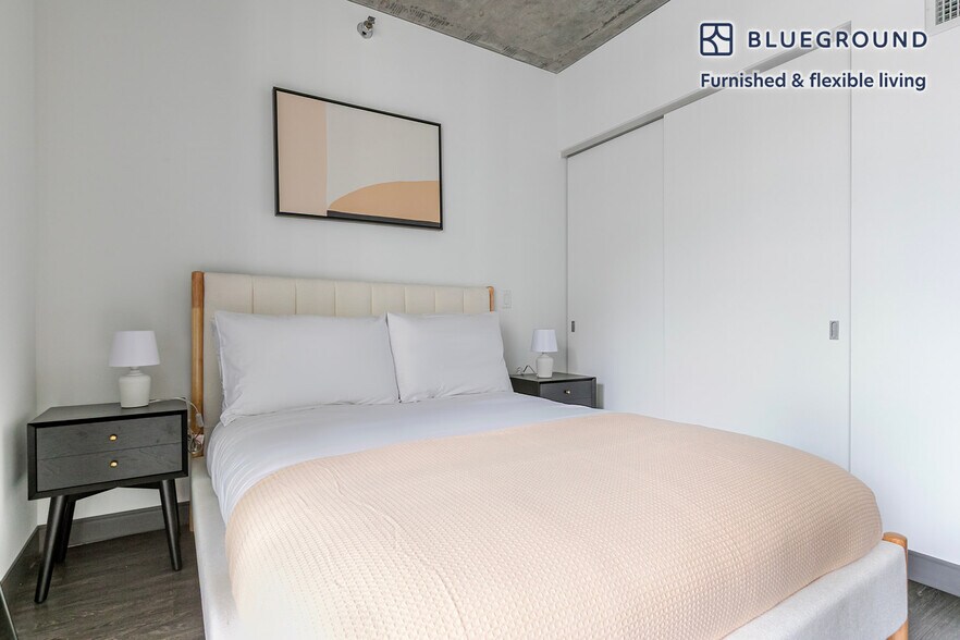 Building Photo - 60 E Randolph St