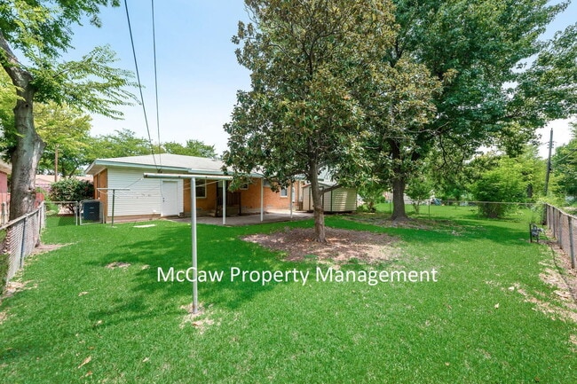 Building Photo - 2149 Utica Dr