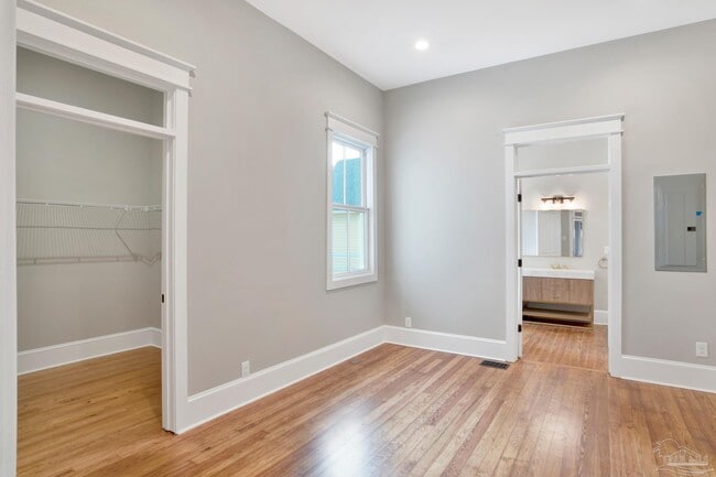 Building Photo - 1105 E Jackson St