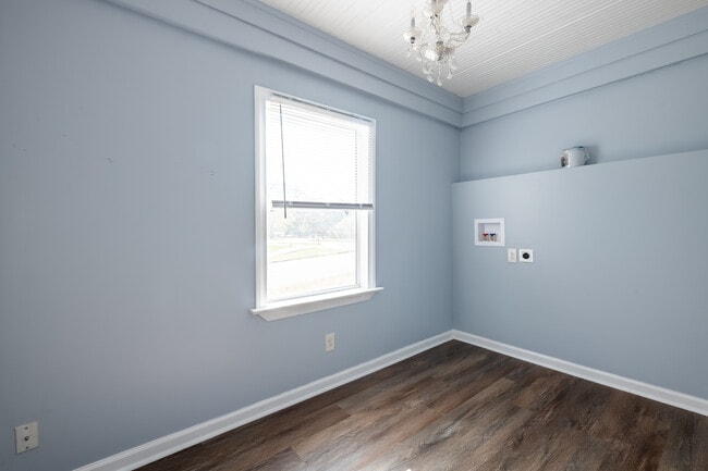 Building Photo - 1443 Venetian Dr SW