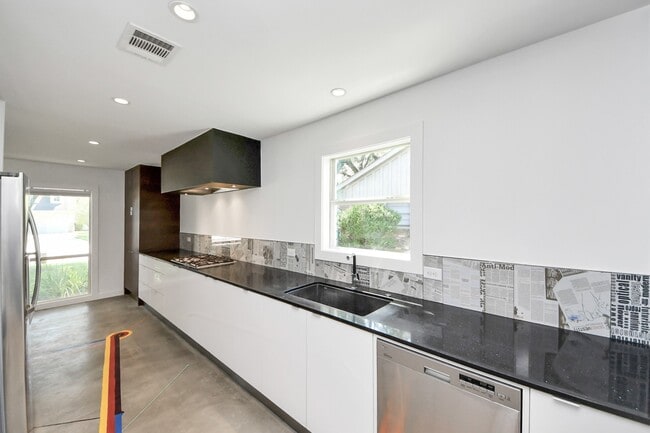 Building Photo - 7610 Highmeadow Dr