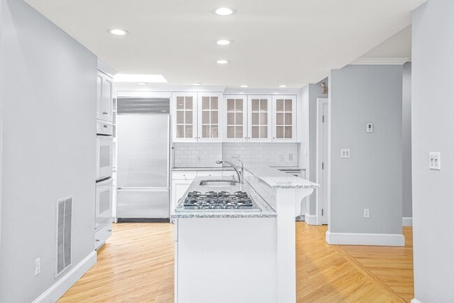 Building Photo - 11 Elmwood Ave