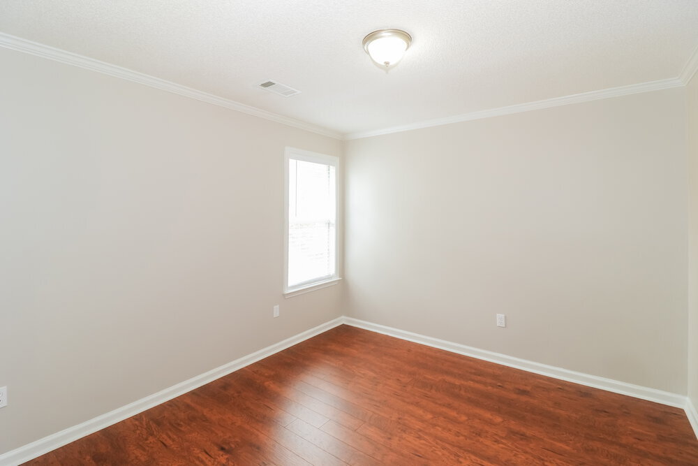 Building Photo - 10076 Woodland Grove Dr