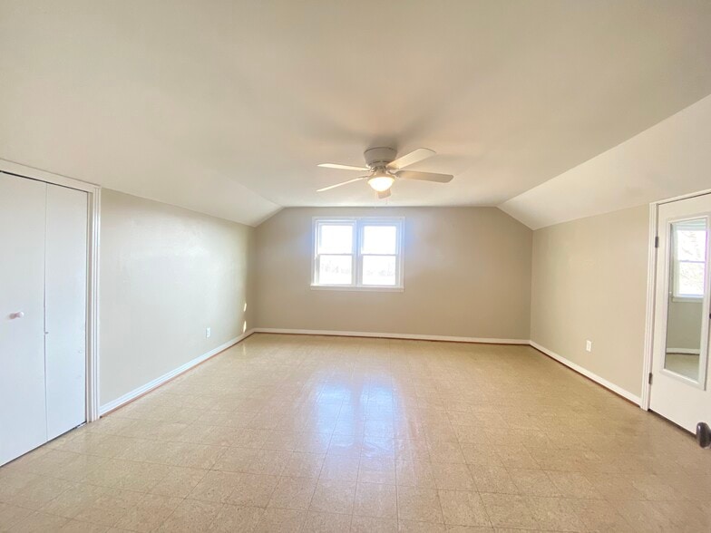 Upstairs bedroom - 7440 Mount Herman Rd