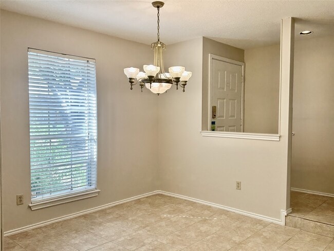 Building Photo - 11810 Stone Bridge Dr