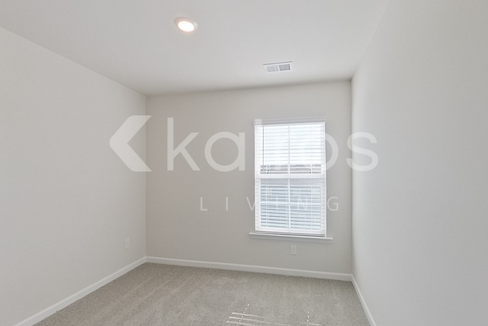 Building Photo - 2461 Banyan Cir