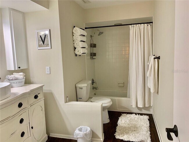 Building Photo - 5454 Saddlebrook Way
