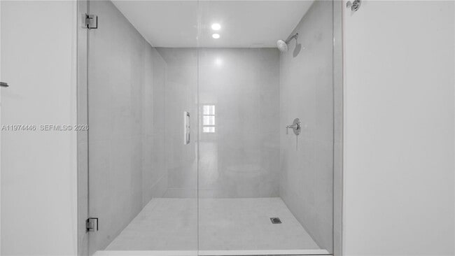 Building Photo - 555 NE 34th St