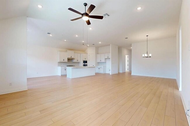 Building Photo - 1208 White Daisy Ln