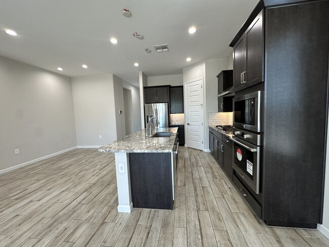 Building Photo - 10319 W Harmony Ln