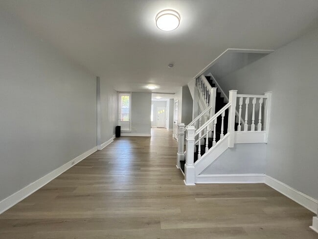 Building Photo - Gorgeous 4b/1.5b Home! Section 8 only!