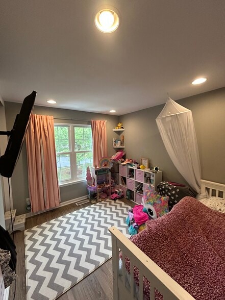 Building Photo - 448 Saint Giles Ct