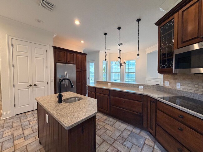 Building Photo - Luxury Windermere Home | 5 Bed 4.5 Bath La...