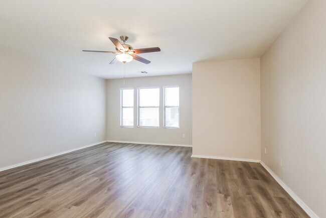 Building Photo - 4614 N 92nd Ln