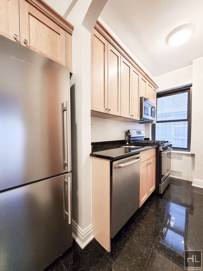 Building Photo - EAST 56 STREET