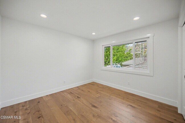 Building Photo - 1292 Brookview Ave