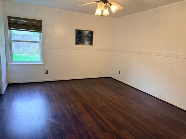 Building Photo - 5026 Indigo St