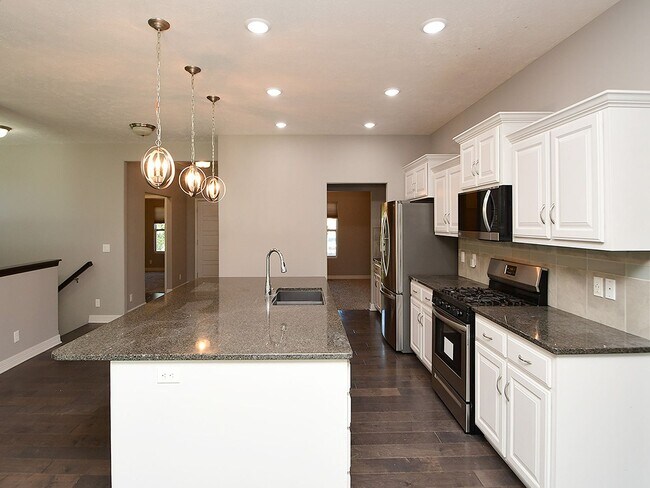 Building Photo - 19527 Shadow Ridge Dr