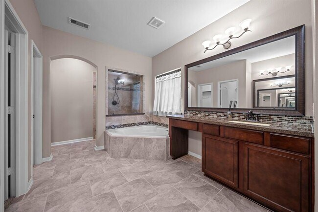 Building Photo - 4814 Peninsula Garden Way