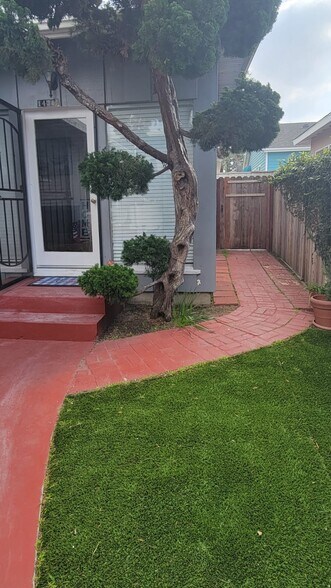 Building Photo - 1430 Manhattan Beach Blvd